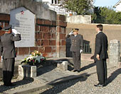 M. Ivica Pancic, ministre croate des Anciens combattants, rend hommage aux martyrs croates tomb&eacute;s  pour la libert&eacute; | Villefranche-de-Rouergue, le 17 septembre 2003